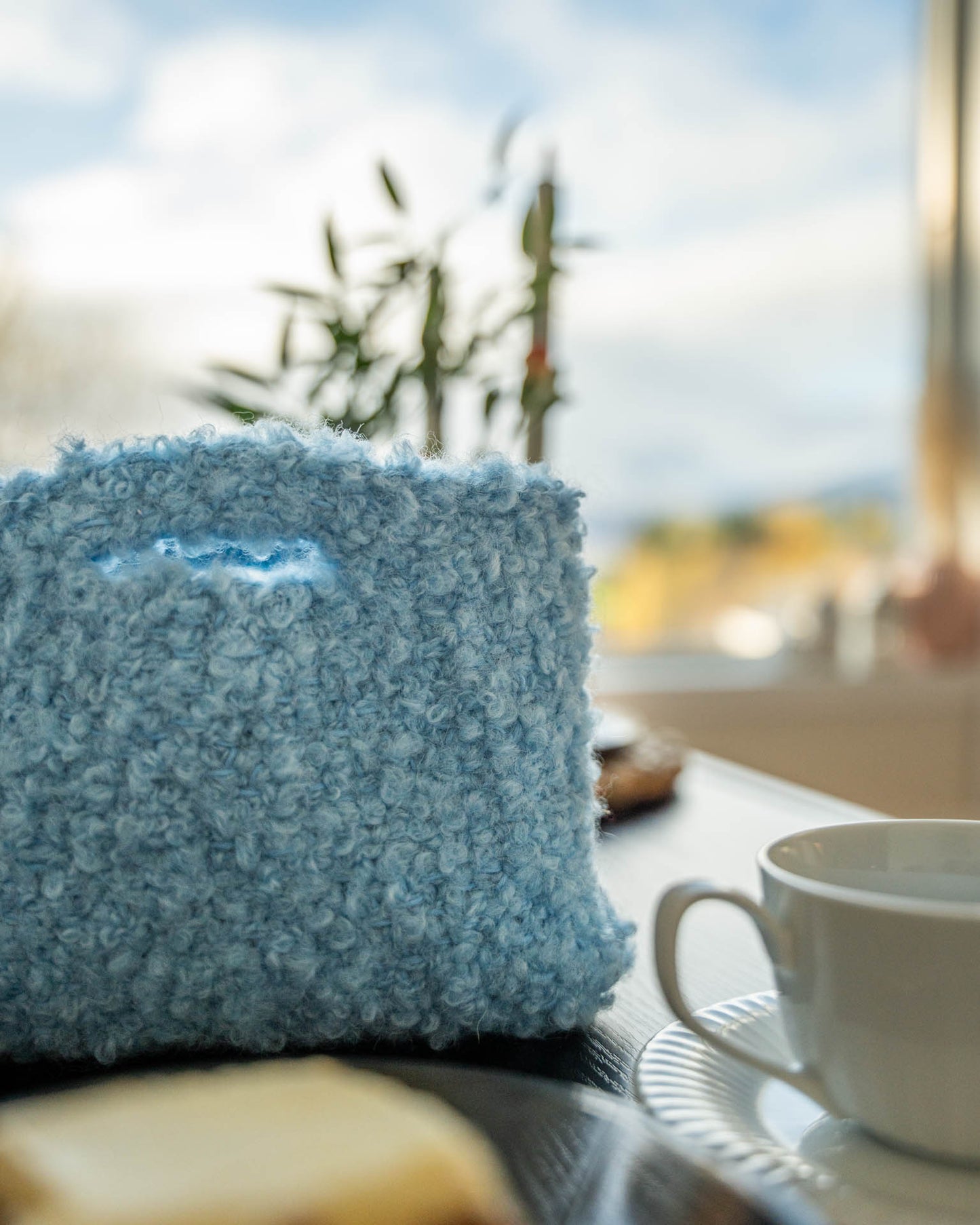 Loviseveska | Strikkeoppskrift på liten veske i vevstrikk