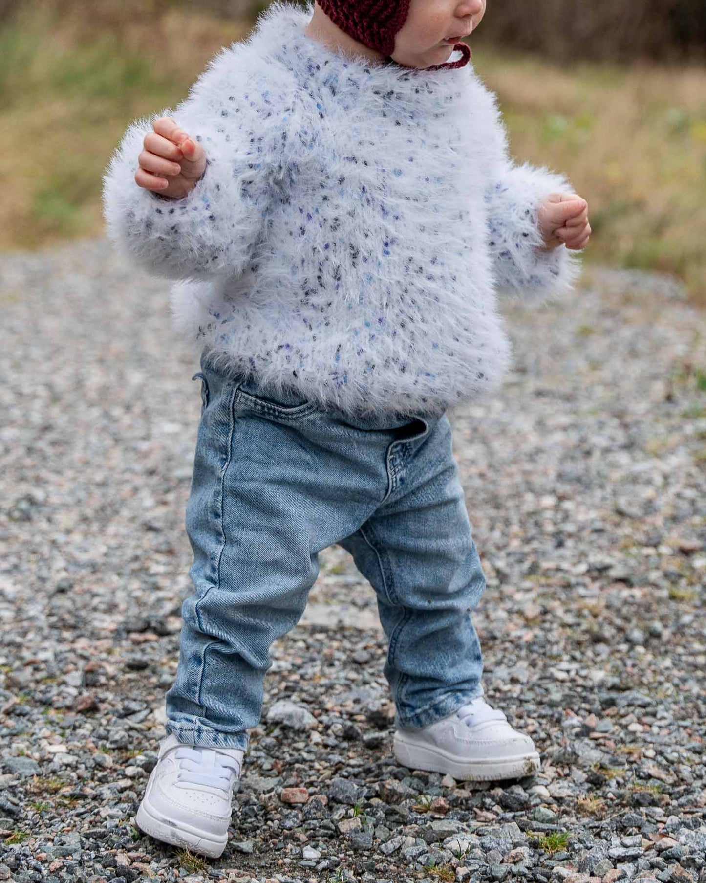 Henrikke sweater er utrolig myk, deilig og pusete strikkegenser i en trendy garnkombinasjon.
Strikkegenseren bruker Gjesdal Pelz som garn.