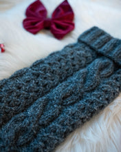 Last inn bildet i Galleri-visningsprogrammet, Julestrømpen strikkes ovenfra og ned i et nydelig strukturmønster bestående av fletter og hullmønster. Nydelig og tradisjonelt mønster.