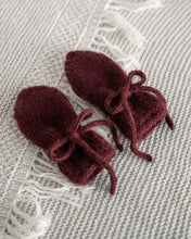 Last inn bildet i Galleri-visningsprogrammet, Kari Johanne tovavotter er varme og fine votter med sløyfen. Perfekt for små søte jenter.