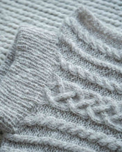 Last inn bildet i Galleri-visningsprogrammet, Venke Neck er en stilfull krage med god passform som holder deg varm på kalde dager. Nærbilde av flette.