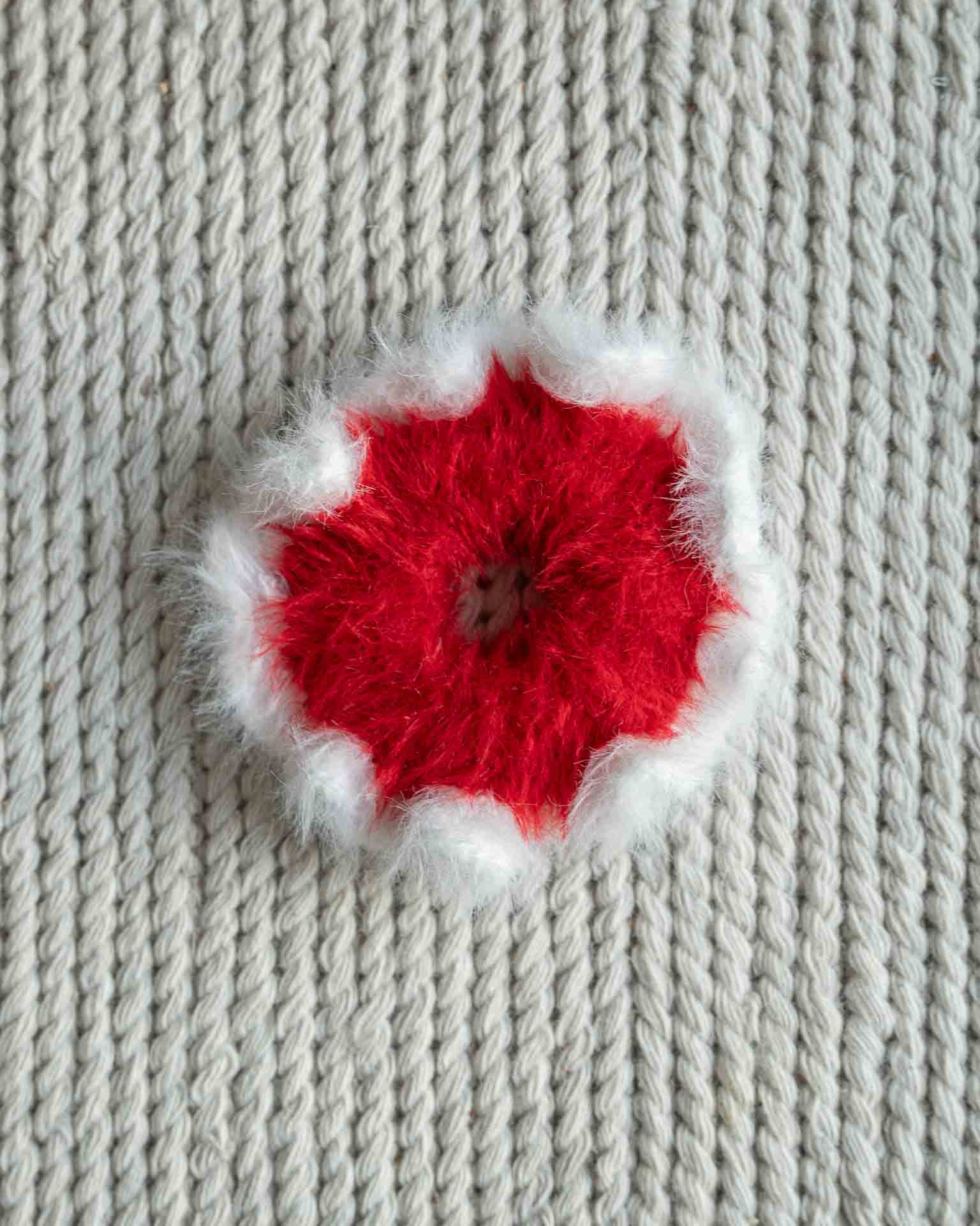 Henrikke Julescrunchie er en enkel og søt hårstrikk som gir julestemning.
Julescrunchien hører til i samme serien som Henrikke Julestrømpe. Et perfekt restegarnsprosjekt.
