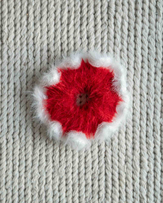 Henrikke Julescrunchie er en enkel og søt hårstrikk som gir julestemning.
Julescrunchien hører til i samme serien som Henrikke Julestrømpe. Et perfekt restegarnsprosjekt.