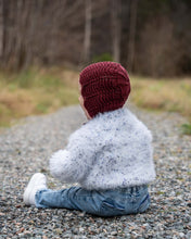 Last inn bildet i Galleri-visningsprogrammet, Henrikke sweater er en myk og deilig genser i en trendy garnkombinasjon og har et tidløst preg.

