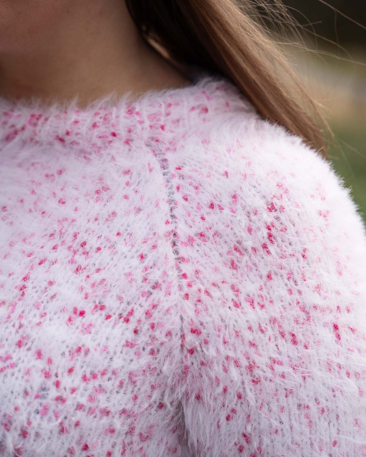 Henrikke sweater er en teddy lignende og myk strikket genser.