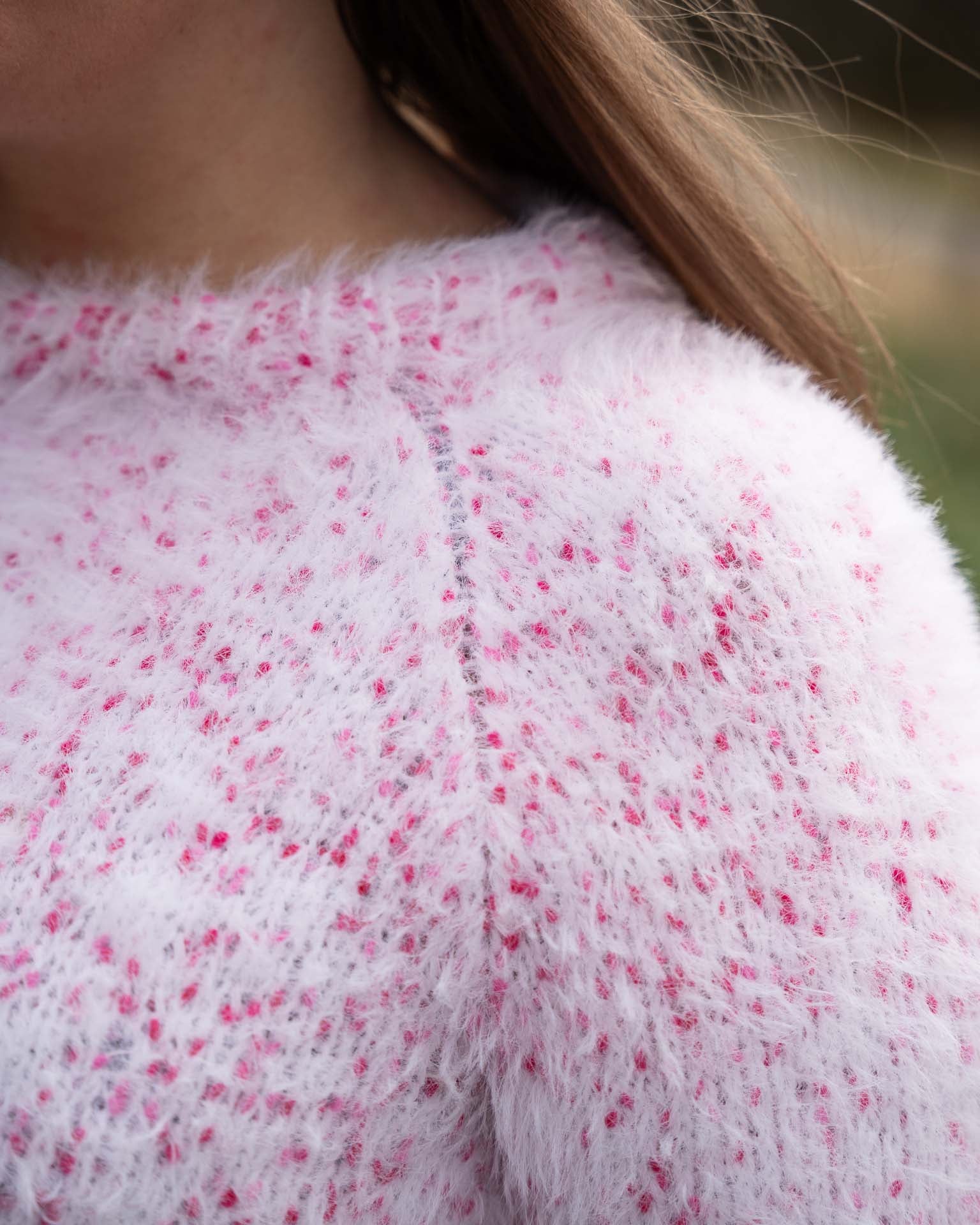 Henrikke sweater er en teddy lignende og myk strikket genser.