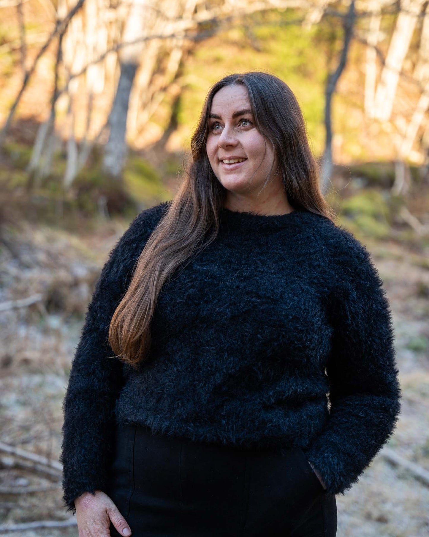Henrikke sweater er en myk og deilig  strikket genser, her strikket i Gjesdal Pelz i svart.