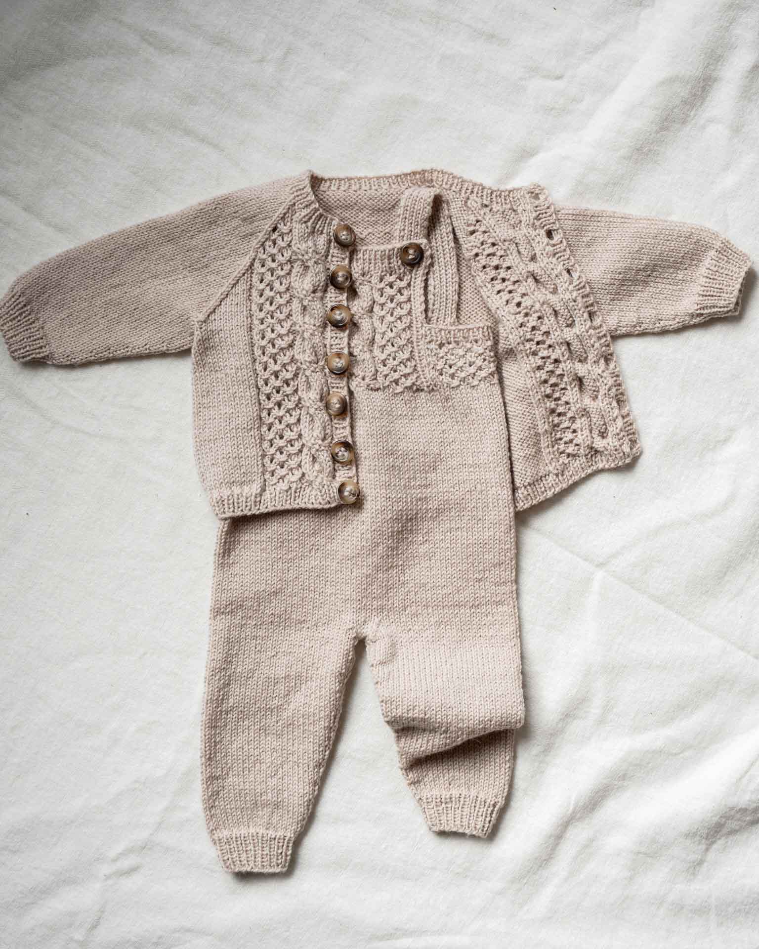 Tidløs og klassisk selebukse for baby og barn.