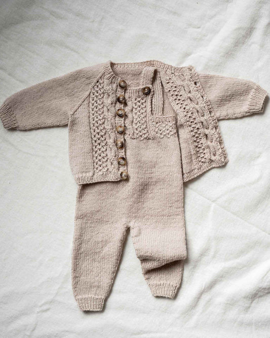 Tidløs og klassisk selebukse for baby og barn.