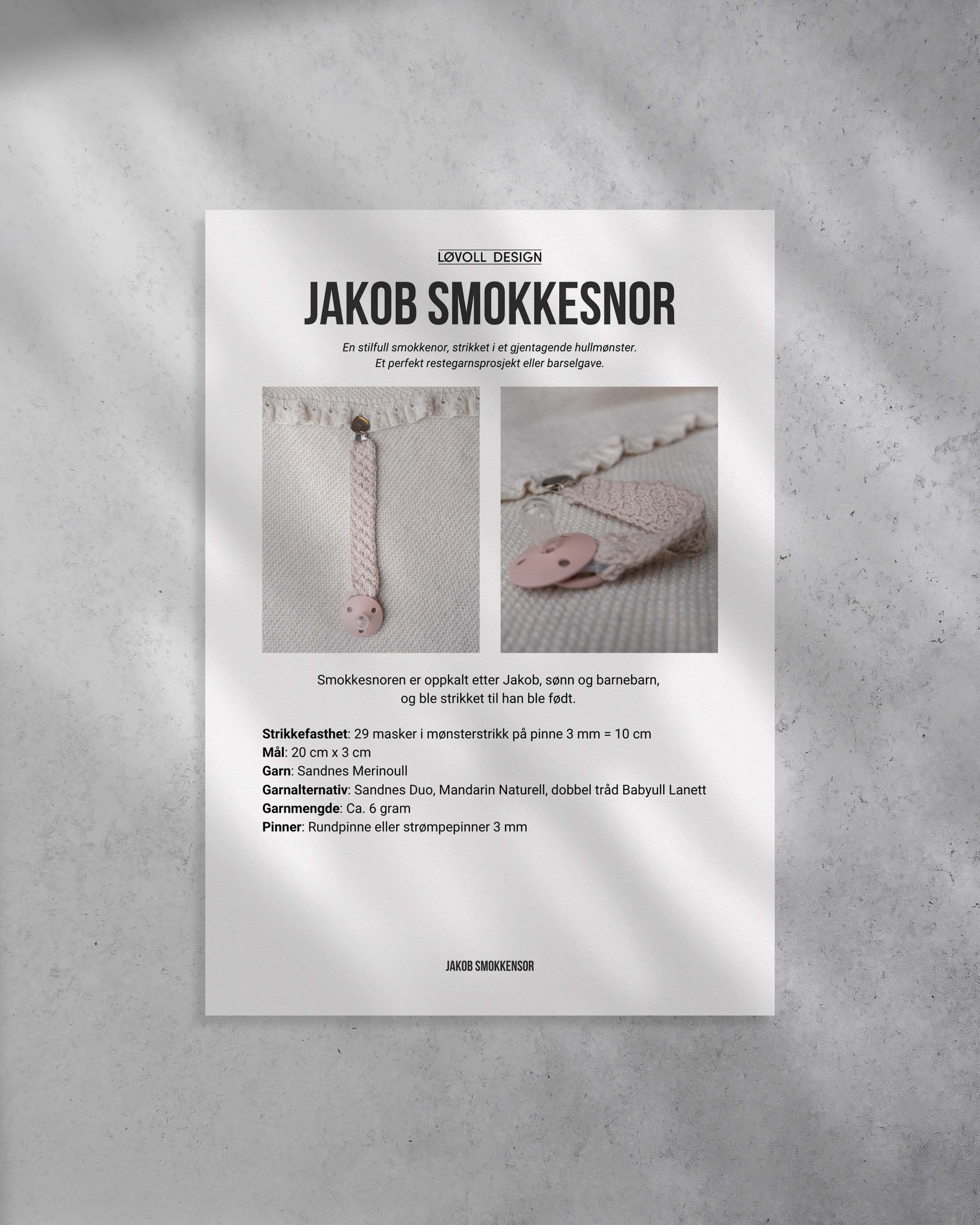 En stilfull smokkenor, strikket i et gjentagende hullmønster.
Et perfekt restegarnsprosjekt og for nybegynnere.