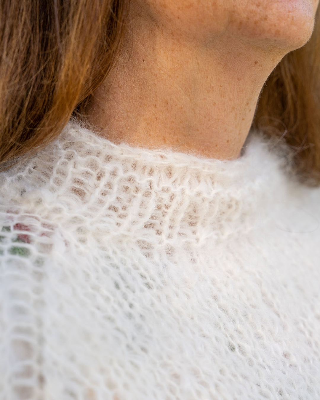 Kari-Johanne-Sweater Strikkeoppskrift på myk og god hals