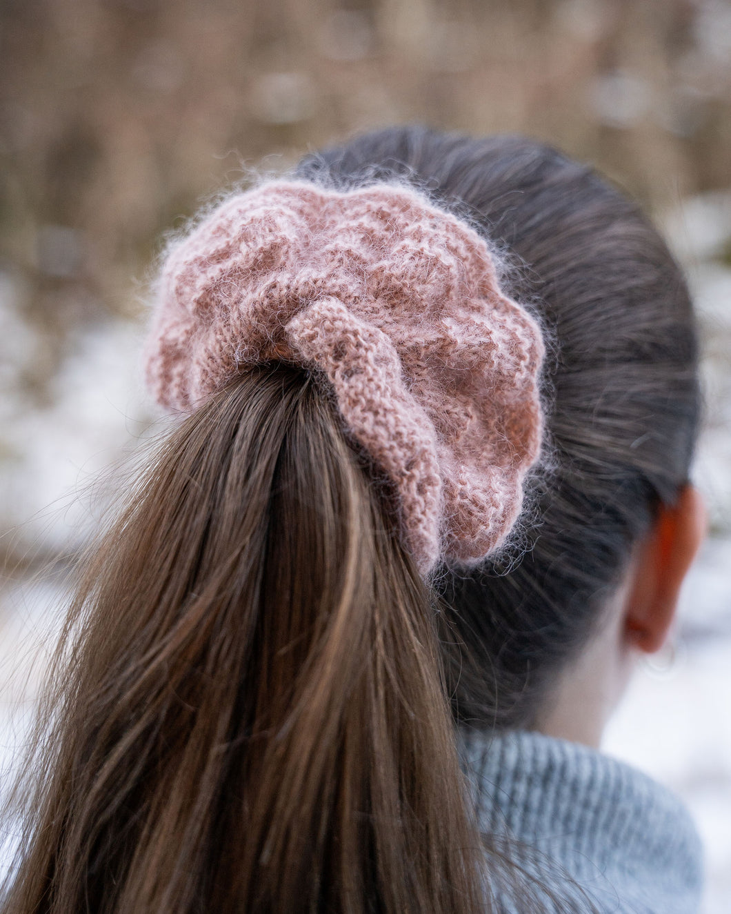 Løvoll Design sin Karoline scrunchie er et perfekt restegarnsprosjekt