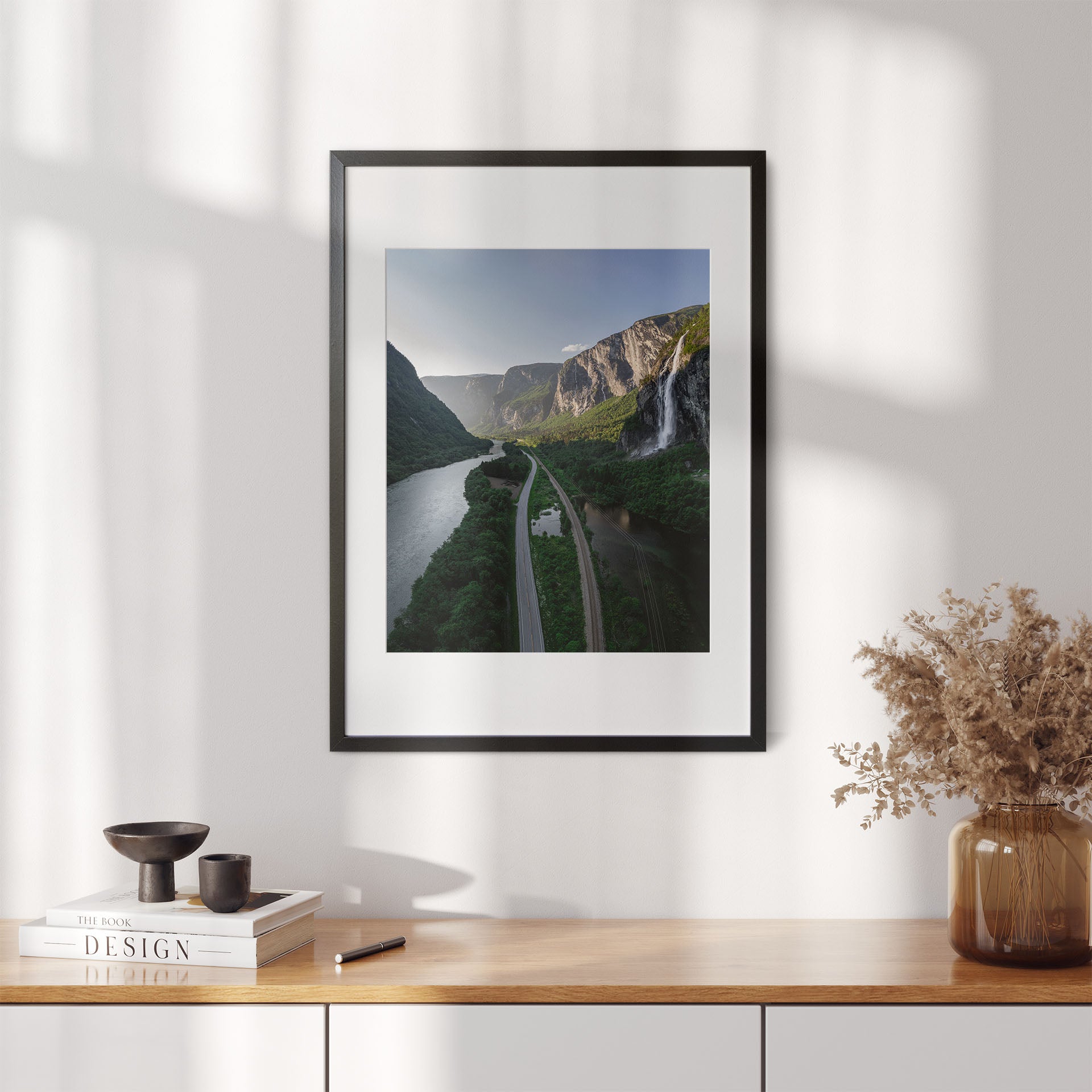 Foto fra Medalen, Rauma Kommune i Møre og Romsdal. Vei, dal og fossefall. Plakat - Poster