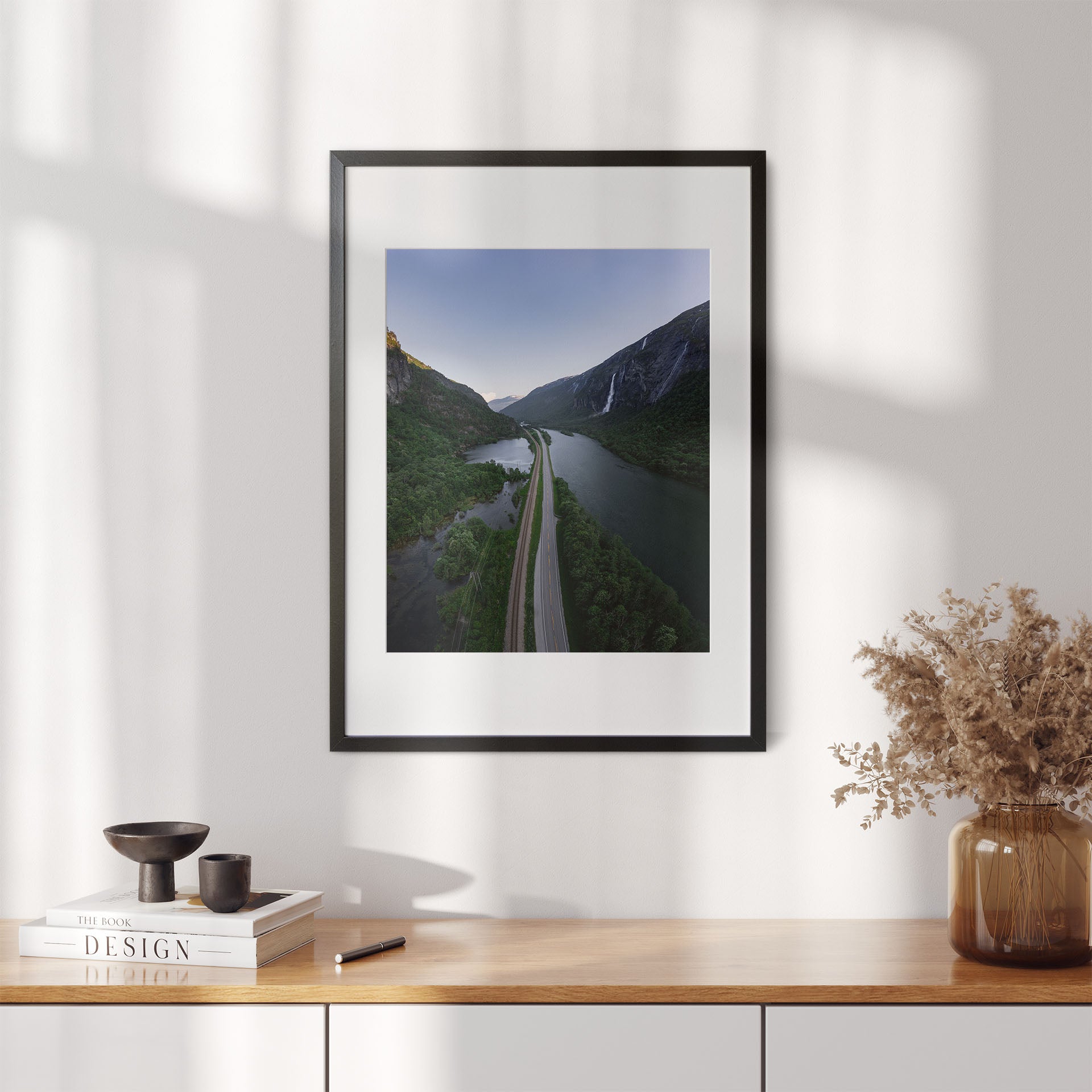 Foto fra Medalen, Rauma Kommune i Møre og Romsdal. Vei, dal og fossefall. Plakat - Poster