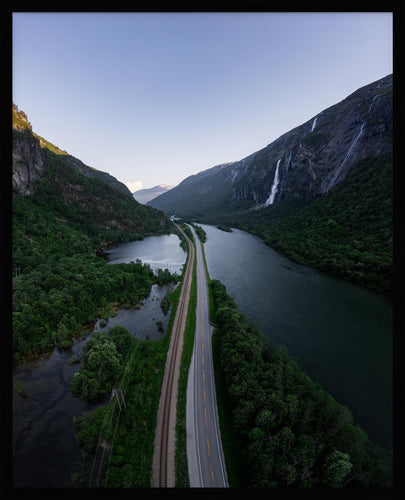 Foto fra Medalen, Rauma Kommune i Møre og Romsdal. Vei, dal og fossefall. Plakat - Poster