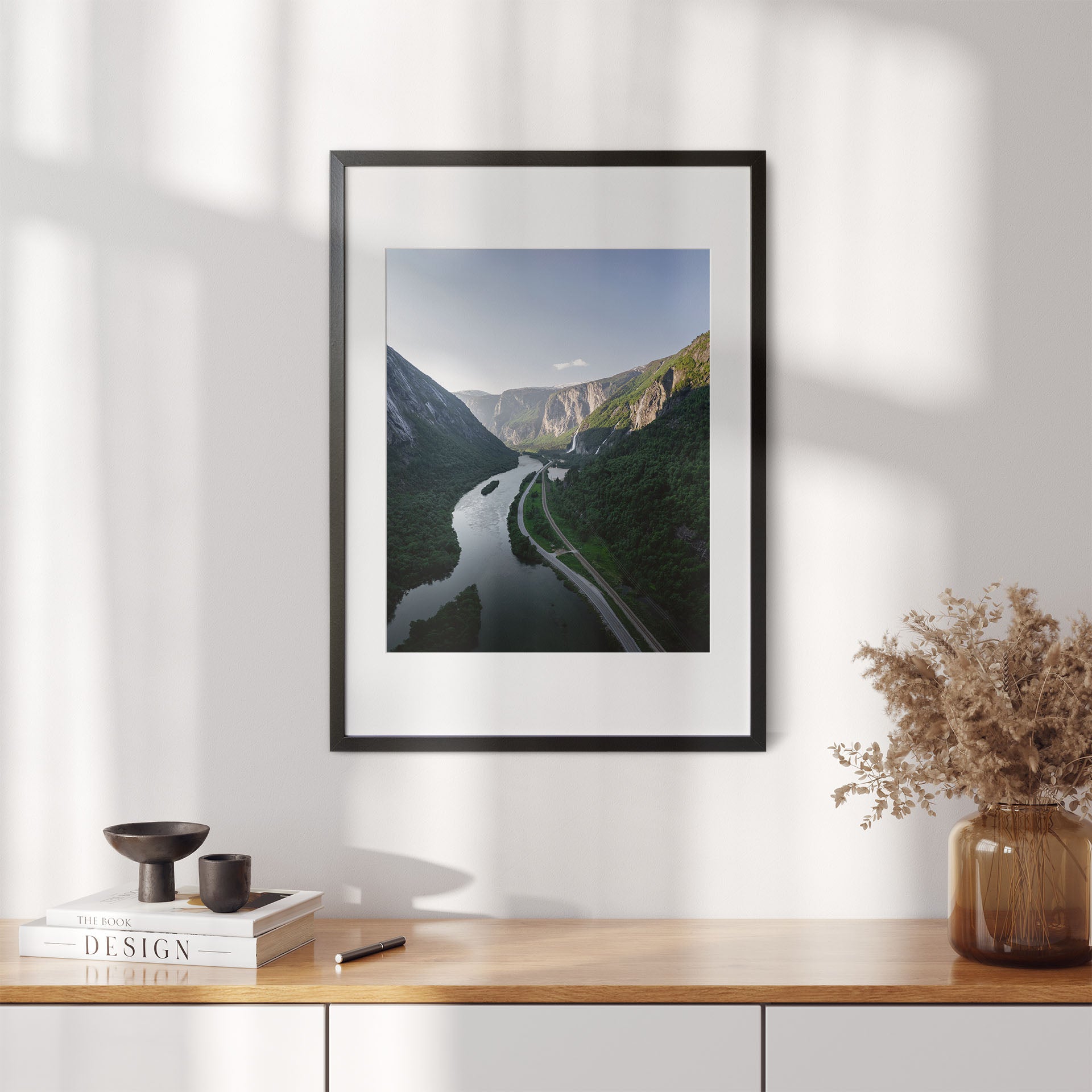 Foto fra Medalen, Rauma Kommune i Møre og Romsdal. Vei, dal og fossefall. Plakat - Poster