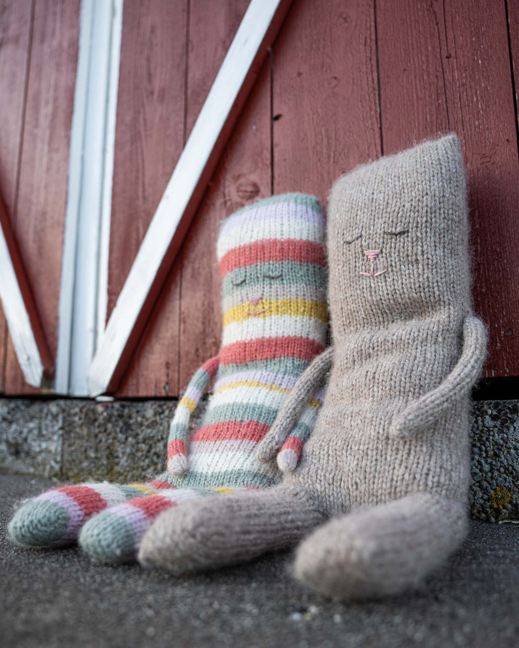 Bamsen Birk er en stor bamse som er god å kose på for store og små. 
Bamsen passer godt som et restegarnsprosjekt ved å strikke den i striper. 
Birk strikkes ovenfra og ned. Armene strikkes for seg og monteres på. 
Ansikt broderes på tilslutt.