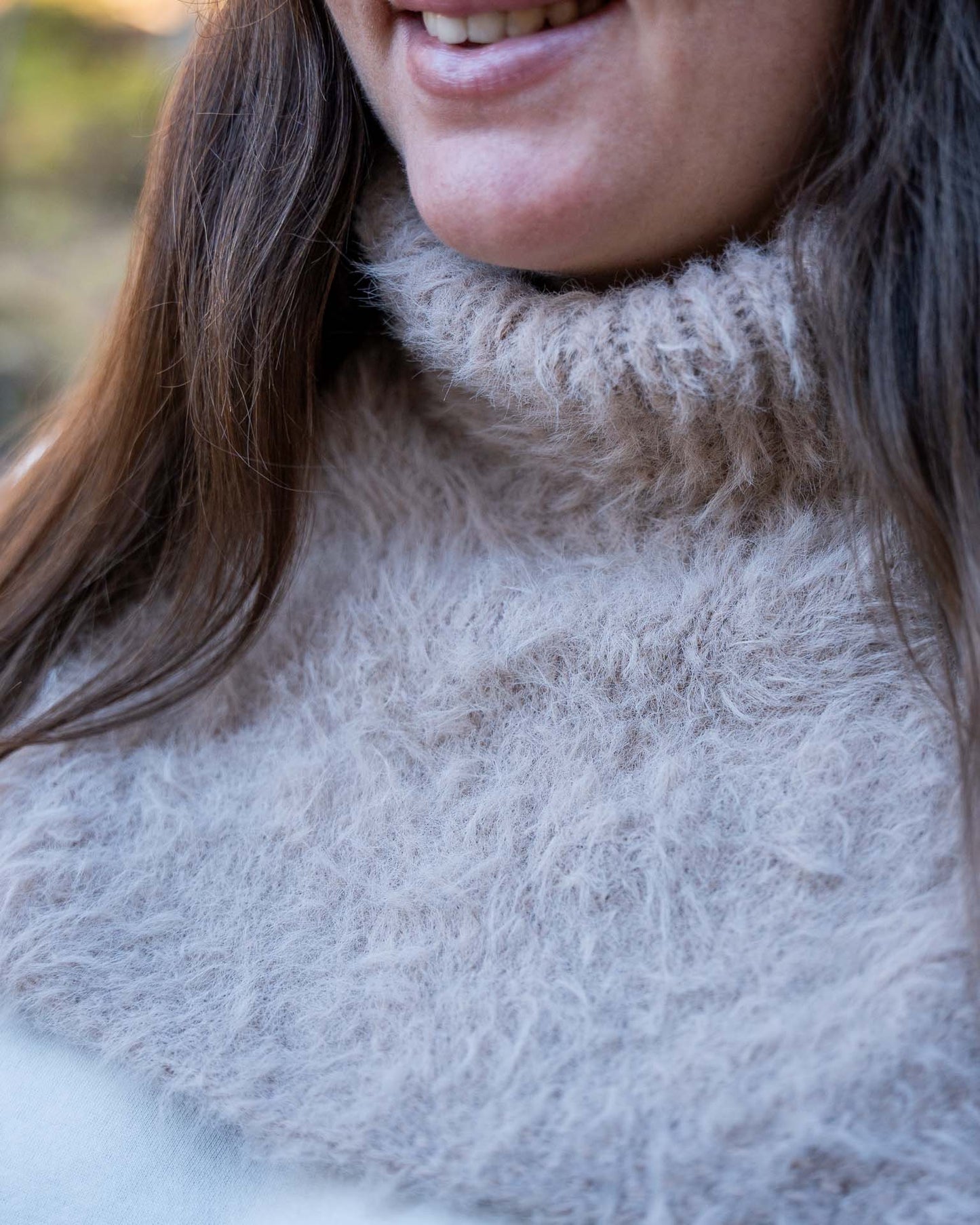 Henrikke Neck er en lun og myk krage i et pusete og trendy garn fra House of Yarn, Gjesdal Pelz. En nydelig og deilig hals