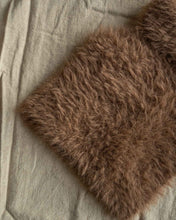 Last inn bildet i Galleri-visningsprogrammet, Henrikke Neck er en lun og myk krage i et pusete og trendy garn fra House of Yarn. Deilig pelz garn.
