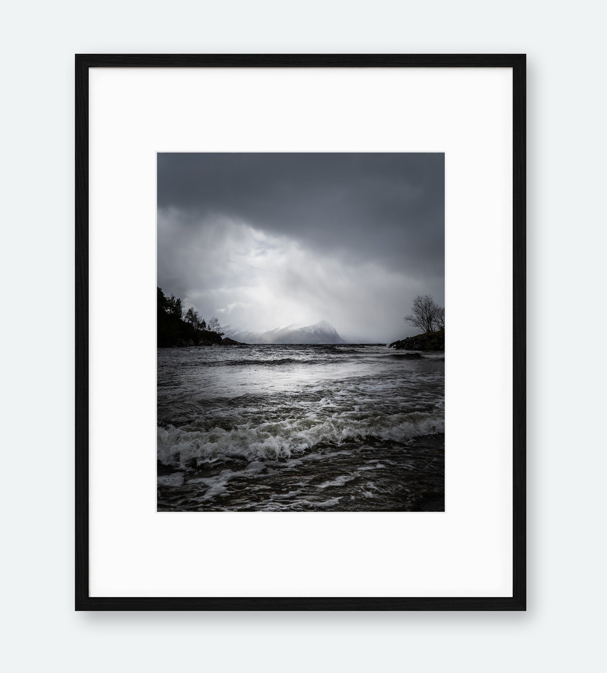 Stille før stormen | Fotokunst | Plakat | Poster | VeggkunstStille før stormen | Fotokunst | Plakat | Poster | Veggkunst | Norge | Sunnmøre