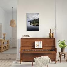 Last inn bildet i Galleri-visningsprogrammet, Hyttene ved fjorden | Fotokunst | Plakat

